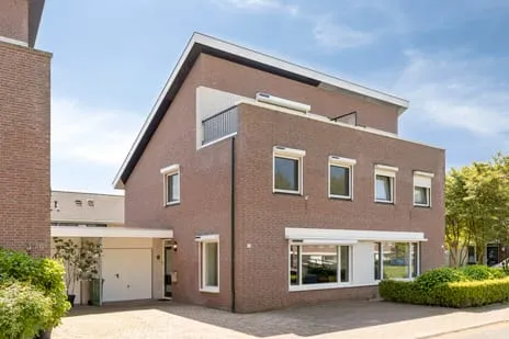 Tussenwoning te koop: Annie Romeinstraat 28, St. Antoniusveld Venray