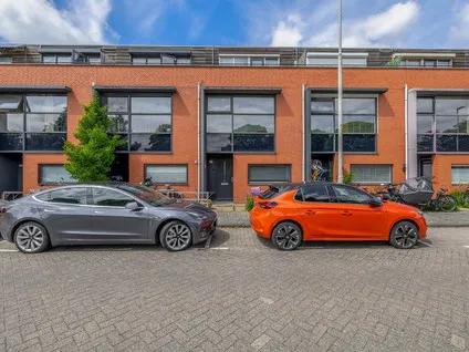 Tussenwoning te koop: Annie van Eesstraat 23, Prinsenland Rotterdam