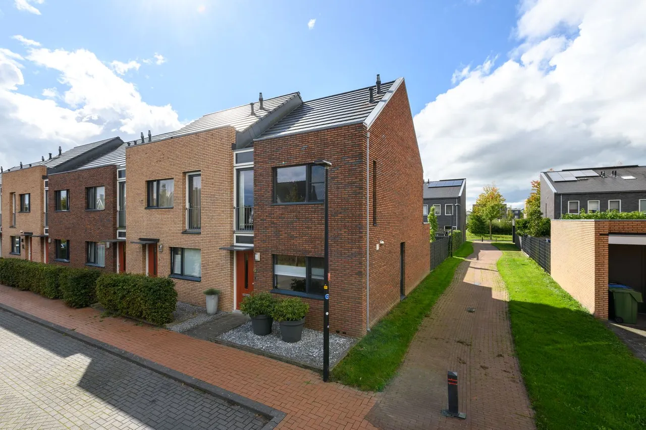 Hoekwoning te koop: Annie Zernikeweg 6, Heerenveen