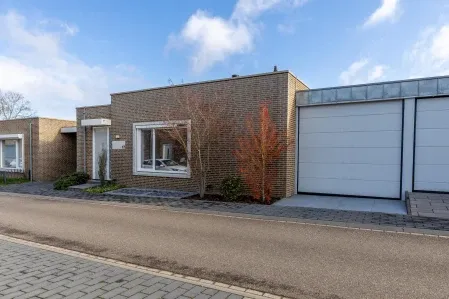 Tussenwoning te koop: Annie M.G. Schmidt-plantsoen 17, Dr. Schaepmanplein en omgeving Heerlen