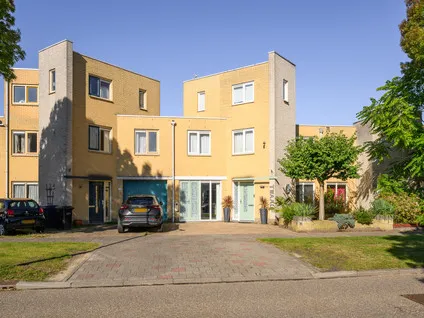 Tussenwoning te koop: Annie M.G. Schmidtweg 12, Literatuurwijk Zuid Almere