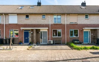Tussenwoning te koop: Annie Romeinstraat 16, Hoofddorp