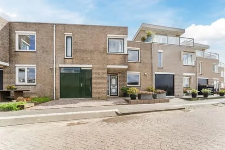 Tussenwoning te koop: Annie van Eesstraat 20, Westerwatering Zuid Zaandam