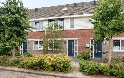 Tussenwoning te koop: Anthonie Verstralenstraat 10, Lingewijk Gorinchem