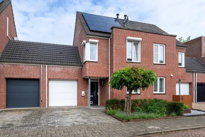 Tussenwoning te koop: Anthony Edenstraat 6, Herten Herten