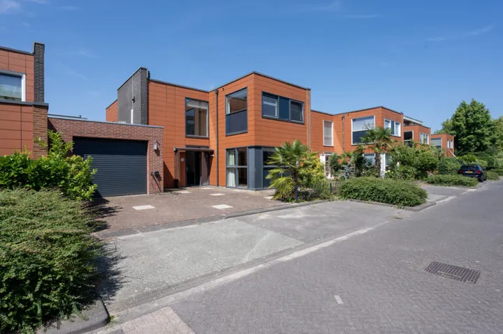 Twee-onder-één-kap te huur: Antiguastraat 10, Eilandenbuurt Oost Almere