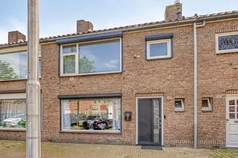 Terraced house for sale: Antillenplein 10, Goirke Noord Tilburg