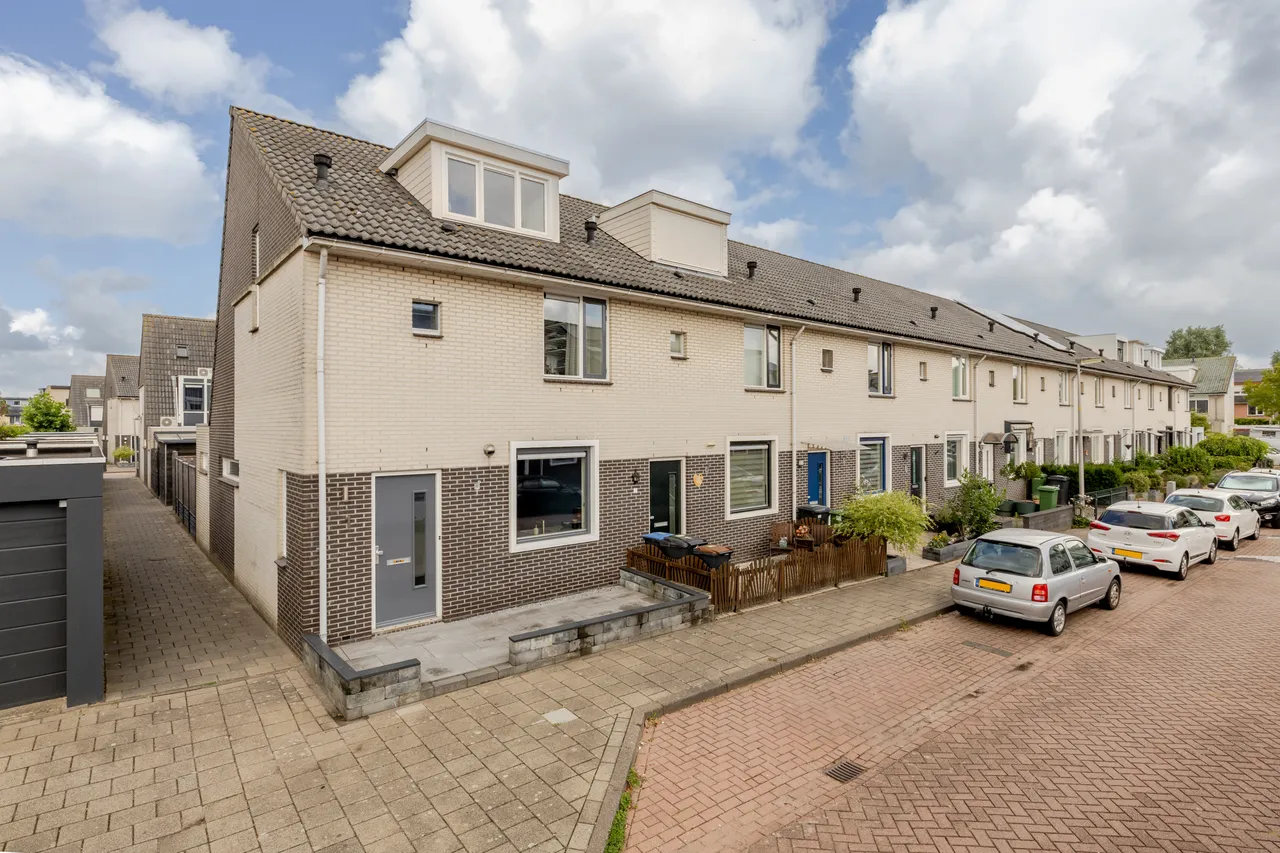 Hoekwoning te koop: Antillenstraat 1, Purmerend