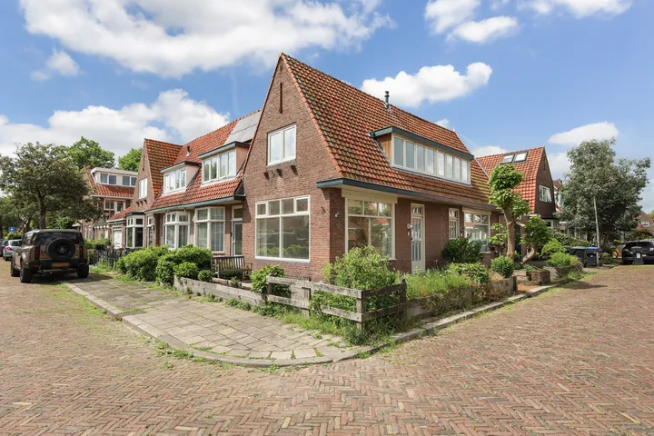 Tussenwoning te koop: ANTON MAUVESTRAAT 1, Julianapark Leeuwarden