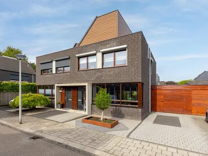 Tussenwoning te koop: Anton van Duinkerkenstraat 4, Baandert Sittard