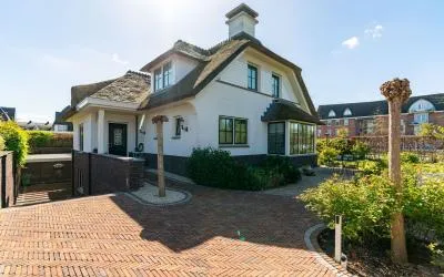 Vrijstaande woning te koop: Anton Koolhaaspad 1, Krimwijk Voorschoten