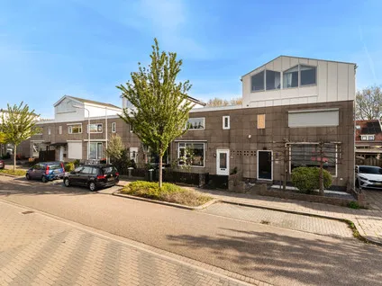 Tussenwoning te koop: Antoni van Leeuwenhoekstraat 47, Corridor-West Zwijndrecht