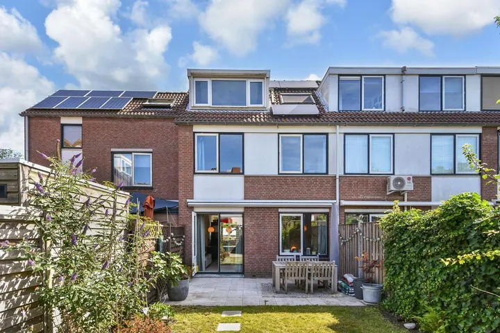 Terraced house for sale: Antonia Veerstraat 4, Westlandhof Delft