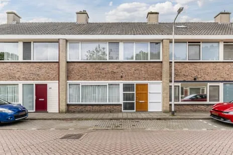 Tussenwoning te koop: Antoon Coolenlaan 26, Auteursbuurt Tilburg