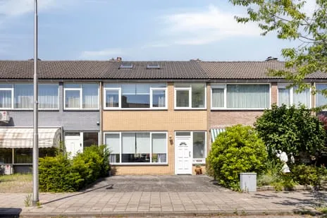 Tussenwoning te koop: Antoon Coolenlaan 41, Auteursbuurt Tilburg