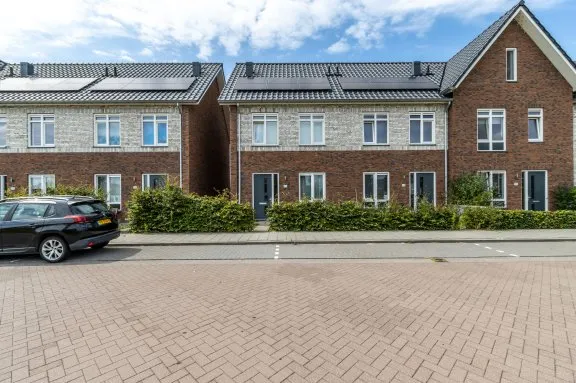Terraced house for rent: Antoon van Wijngaardenweg 32, Parijsch Lokkershoek Culemborg