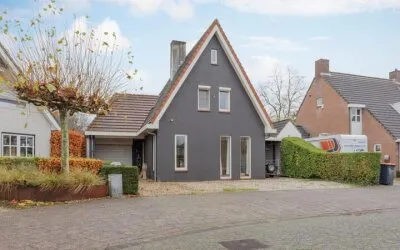 Vrijstaande woning te koop: Antoon Coolenstraat 10, Raamsdonksveer