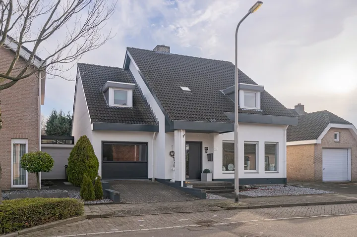 Vrijstaande woning te koop: Antoon Hubbenstraat 29, Chevremont Kerkrade