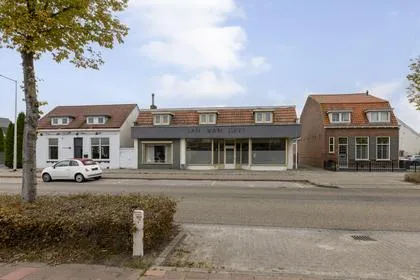 Twee-onder-één-kap te koop: Antwerpsestraatweg 468, Bergen Op Zoom