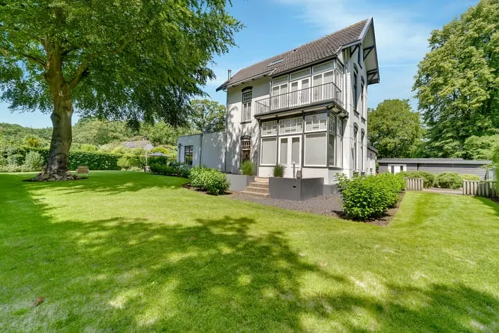 Vrijstaande woning te koop: Apeldoornseweg 20, Villapark Hattem