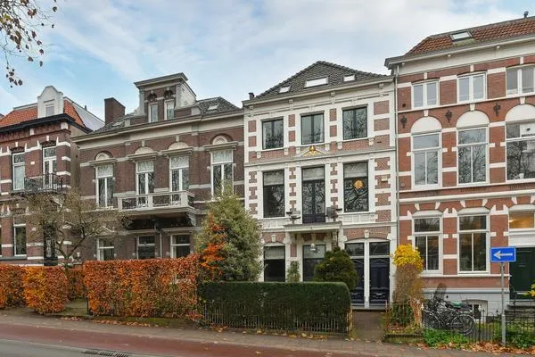 Tussenwoning te koop: Apeldoornseweg 38, St. Marten Arnhem