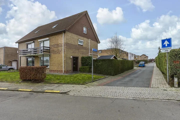 Twee-onder-één-kap te koop: Apollolaan 23, Nieuwenhagerheide Landgraaf