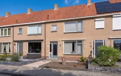 Terraced house for sale: Apolloplantsoen 17, Volendam-Katham + Planetenbuurt Volendam