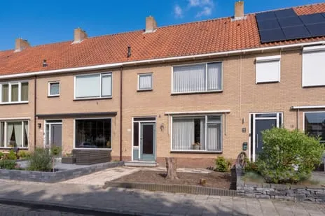 Tussenwoning te koop: Apolloplantsoen 17, Volendam-Katham + Planetenbuurt Volendam