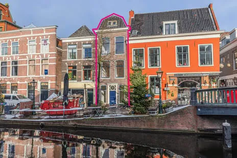 Tussenwoning te koop: Apothekersdijk 36, De Camp Leiden