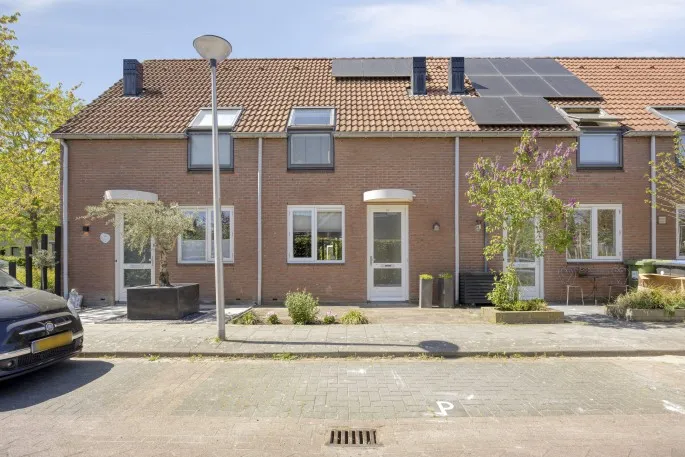 Tussenwoning te koop: Appelgaarde 24, Benthuizen