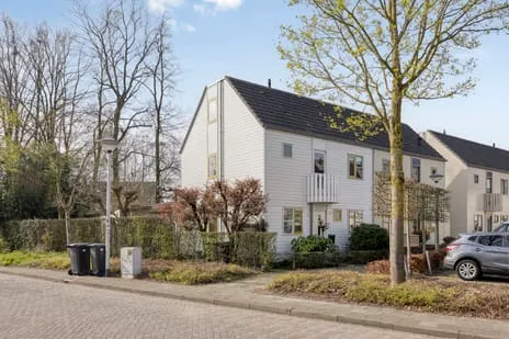 Twee-onder-één-kap te koop: Ardennen 45, Helmond