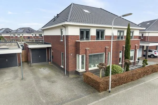 Twee-onder-één-kap te koop: Arendshorst 40, Het Overstigt Raalte