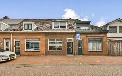 Terraced house for sale: Arendsweg 93, Oostertuinen Beverwijk