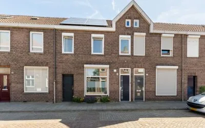Terraced house for sale: Arent van 's Gravesandestraat 6, Bouwmeestersbuurt Zuid Tilburg