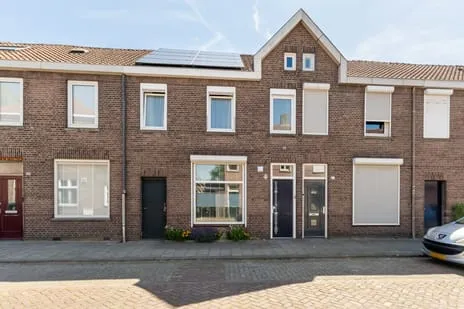 Tussenwoning te koop: Arent van 's Gravesandestraat 6, Bouwmeestersbuurt Zuid Tilburg