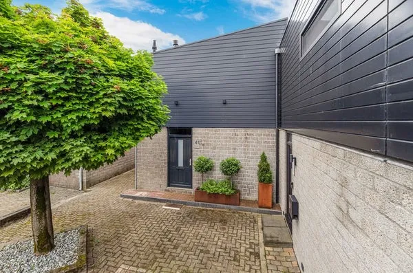 Corner house for sale: Arentsburg 41, Mildenburg en omgeving Dordrecht