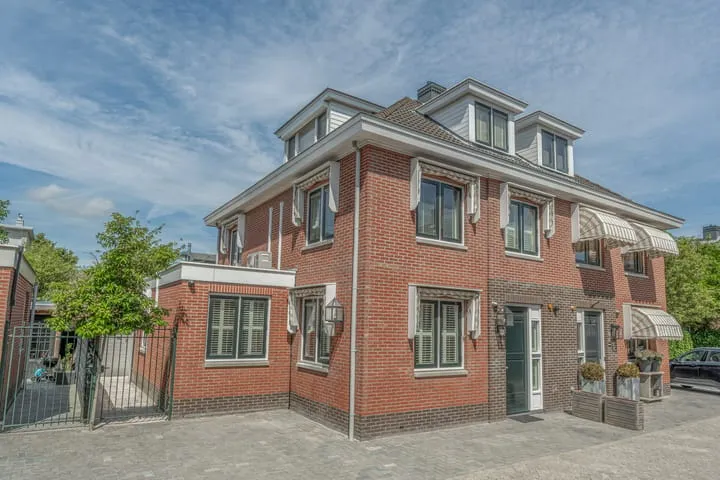 Twee-onder-één-kap te koop: Arie Hoospad 34, 's-Gravenland Rotterdam