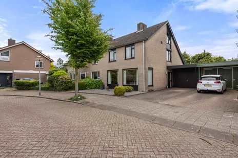 Tussenwoning te koop: Arieslaan 5, Luytelaer Eindhoven