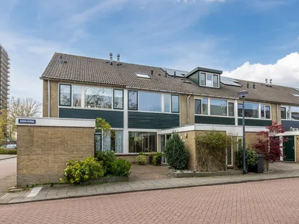 Tussenwoning te koop: Arnoldipad 3, Toneelspelersbuurt Schiedam