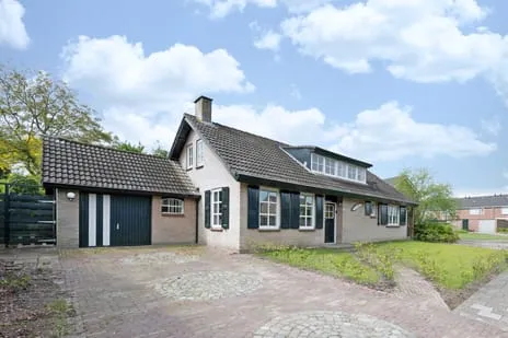 Vrijstaande woning te koop: Arnoutlaan 3, Hoeven Hoeven