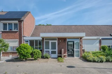 Tussenwoning te koop: Aronskelk 78, Landweert 1 Venray