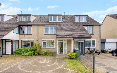 Tussenwoning te koop: Aronskelkweg 16, Groot Deijleroord en Ter Weer Wassenaar