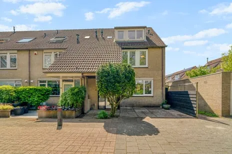 Corner house for sale: Aronskelkweg 27, Groot Deijleroord en Ter Weer Wassenaar