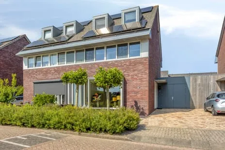Tussenwoning te koop: Assumburglaan 25, Nijenburglaan en omgeving Obdam