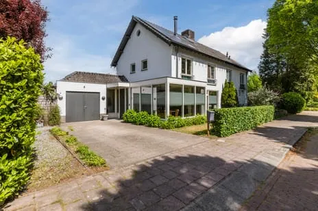Twee-onder-één-kap te koop: Asterlaan 2, Voldijn Waalre