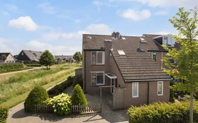 Hoekwoning te koop: Asterstraat 16, Zuid-Beijerland Woonkern Zuid-Beijerland