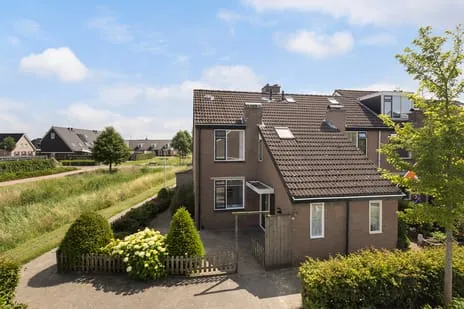 Corner house for sale: Asterstraat 16, Zuid-Beijerland Woonkern Zuid-Beijerland