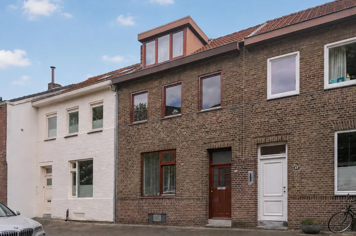 Tussenwoning te koop: Athoslaan 41, Biesland Maastricht