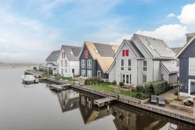 Vrijstaande woning te koop: Atlantis 23, Karnemelksepolder Wormerveer