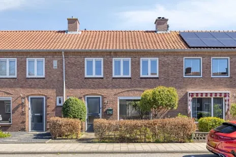 Tussenwoning te koop: August Sniedersstraat 7, Antoniusparochie Waalwijk